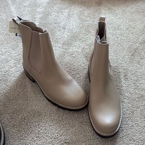 NWT Tan boots